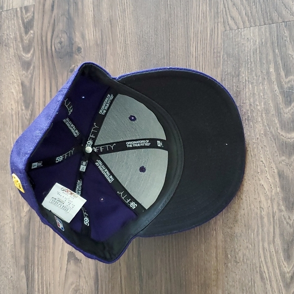 Los Angeles Lakers Hat - Picture 5 of 7